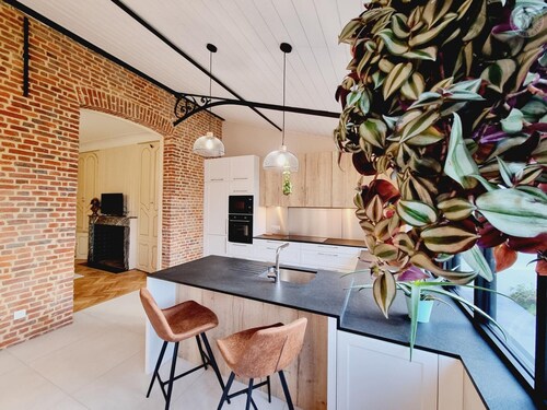 Maison de maître avec jardin, baby-foot, proche de Cassel et plages du Nord, tout inclus !