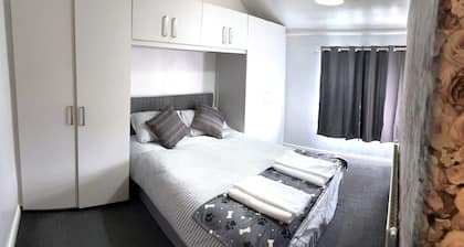 Explore Manchester from Our Spacious 3-Bedroom House