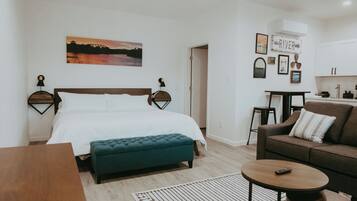 Iron/ironing board, WiFi, bed sheets