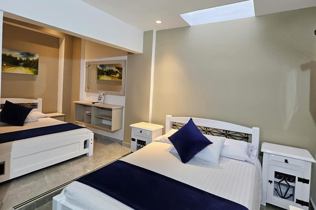 Minibar, free WiFi, bed sheets