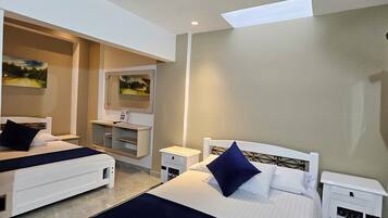 Minibar, wifi gratis y ropa de cama