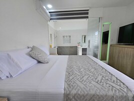 Frigobar, Wi-Fi de cortesia, roupa de cama