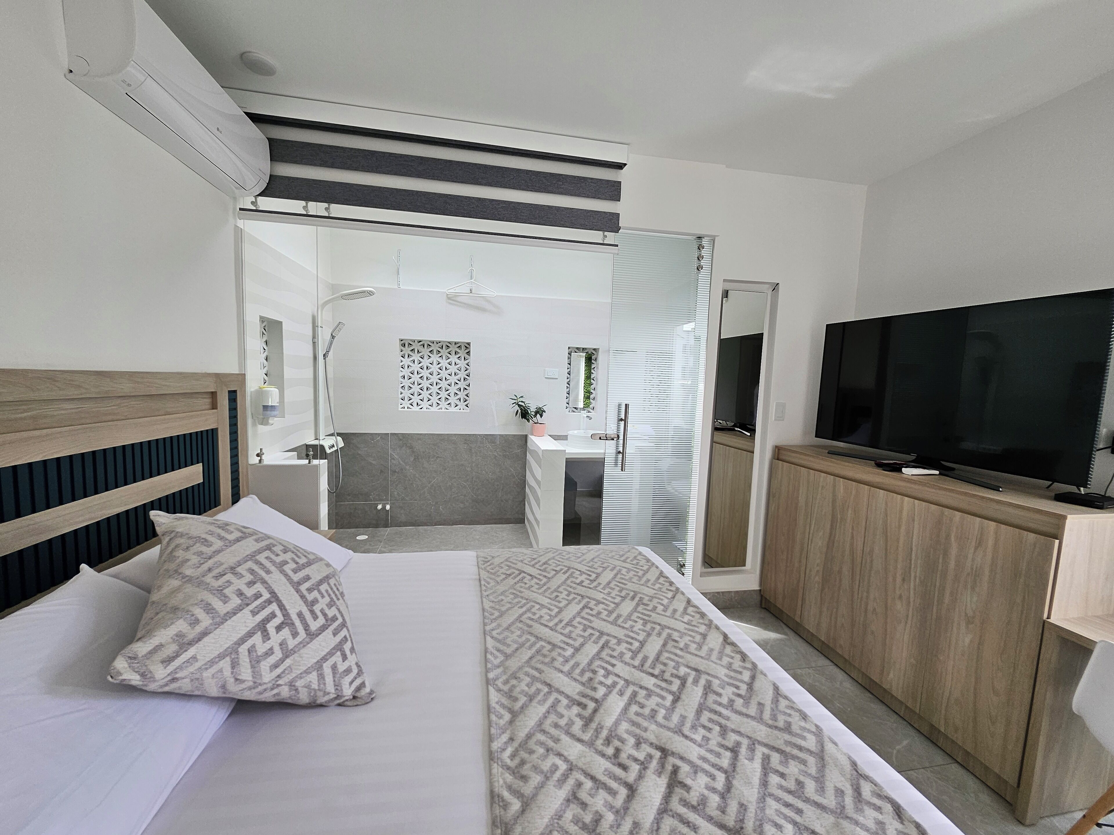 Minibar, kostenloses WLAN, Bettwäsche