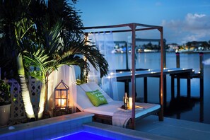 Property grounds - Dolphin Bay Bungalow – Waterfront Pool, Kayaks, & Walk to Indian Rocks Beach (Indian Rocks Beach)