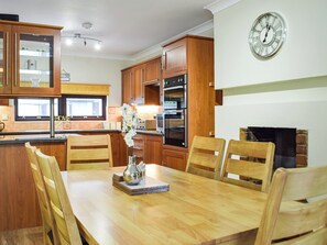 Dining - 2 bedroom accommodation in Llanteg, near Amroth (Llanteg, near Amroth)