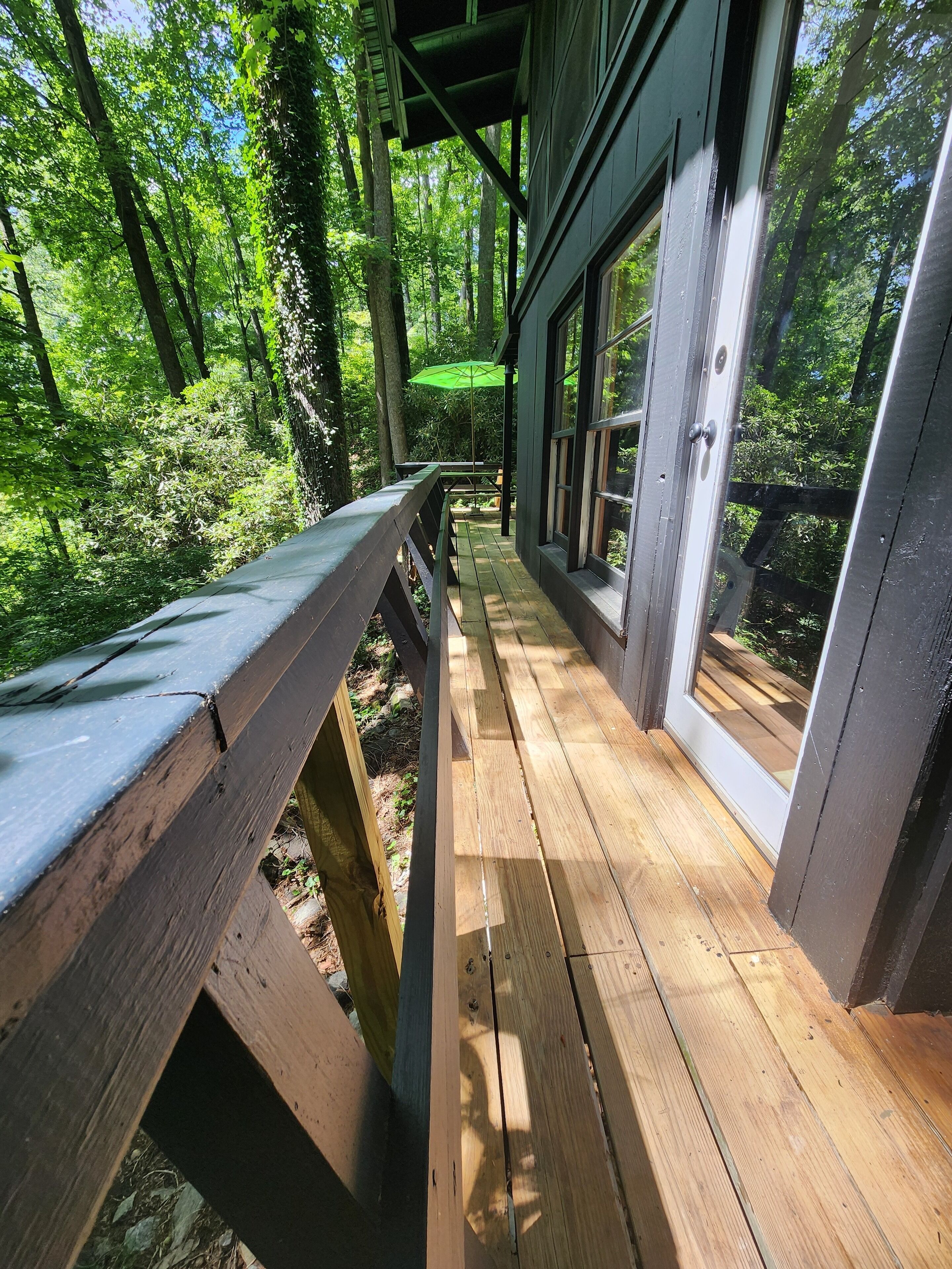 Peaceful studio with WiFi in Lake Toxaway,North  Carolina hot tub. 