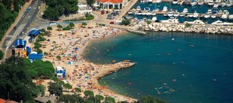 House with 7 apartments in a quiet location, with a beautiful view of the sea