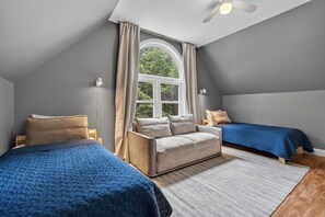 3 bedrooms, iron/ironing board, travel cot, free WiFi - Big Pines Cabin- Belgrade Lakes Waterfront Retreat with Private Dock (Belgrade)