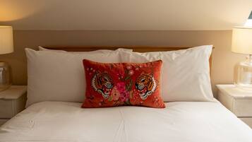 2 habitaciones, tabla de planchar con plancha y cuna de viaje