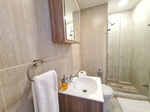 Shower, hair dryer, towels, soap - Apartamento Portofino 503 Bocagrande Beach (Cartagena de Indias)