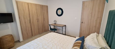 1 bedroom, in-room safe, desk, iron/ironing board