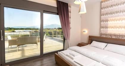 Charming 3-bedroom villa in marvelous Korinos with fitness room, WiFi