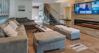 Charming 3-bedroom villa in marvelous Korinos with fitness room, WiFi