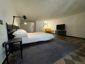 1 chambre, bureau, fer et planche à repasser, Wi-Fi gratuit