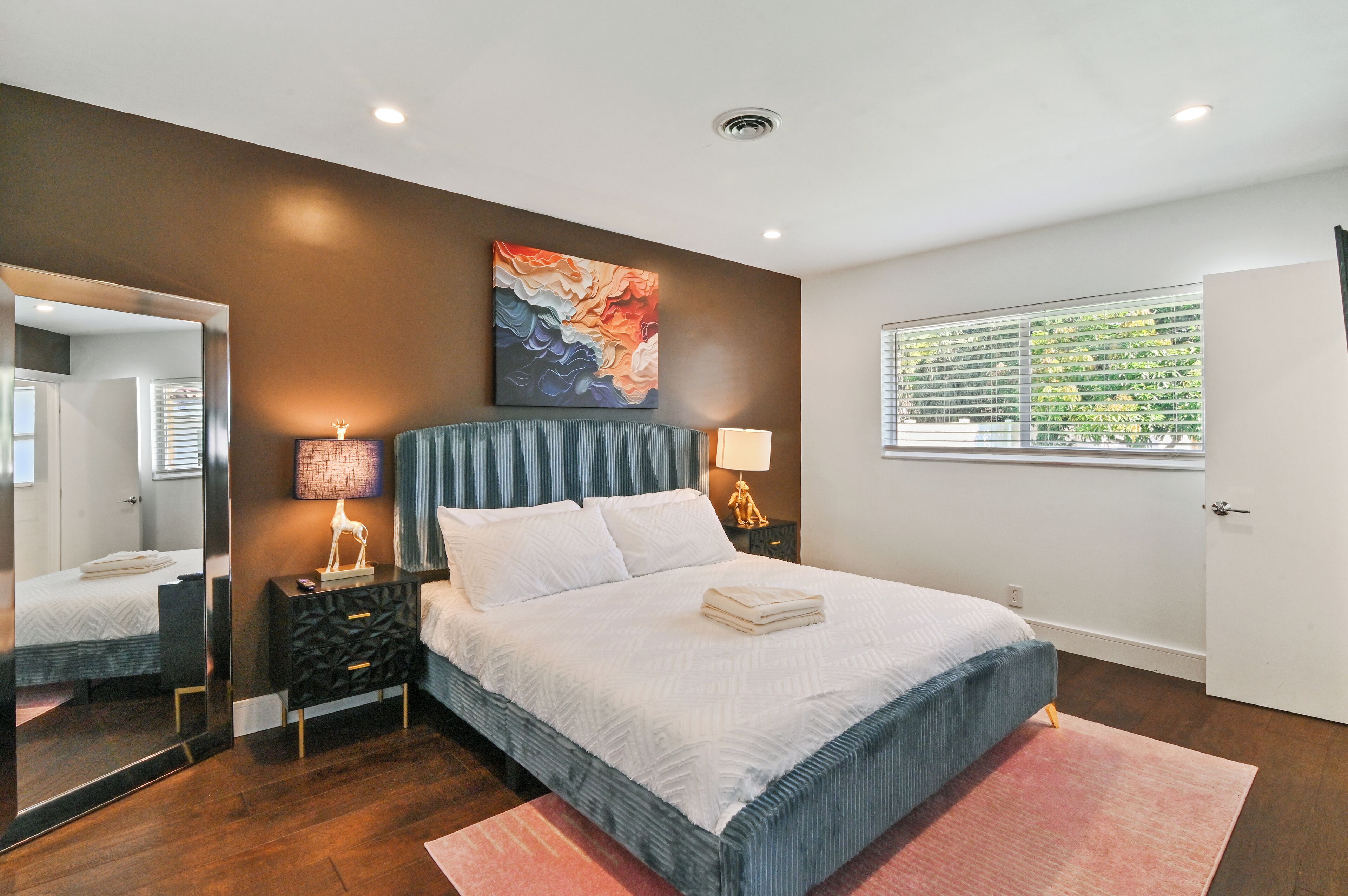 4 soverom, strykejern/-brett, reiseseng for barn og wi-fi (inkludert)