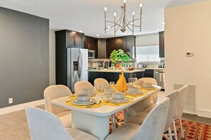 Dining - Tropical Toucan Retreat w/ Pool (Pompano Beach)