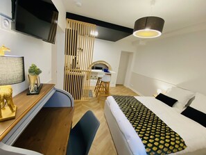1 bedroom, desk, free WiFi, bed sheets