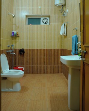 Shower, hair dryer, bidet, towels - Charming 3-bedroom pet friendly villa in Dehradun with Wi-Fi, AC and much more. (Dehradun)
