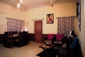 Dining - Charming 3-bedroom pet friendly villa in Dehradun with Wi-Fi, AC and much more. (Dehradun)