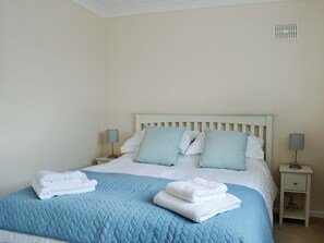 3 bedrooms, free WiFi, bed sheets