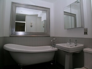 Bathroom - 4 bedroom accommodation in Hawes (Hawes)