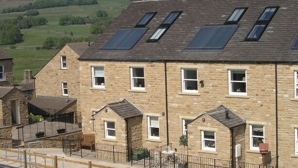 A stone building with multiple windows and a sloped roof. - 4 bedroom accommodation in Hawes (Hawes)