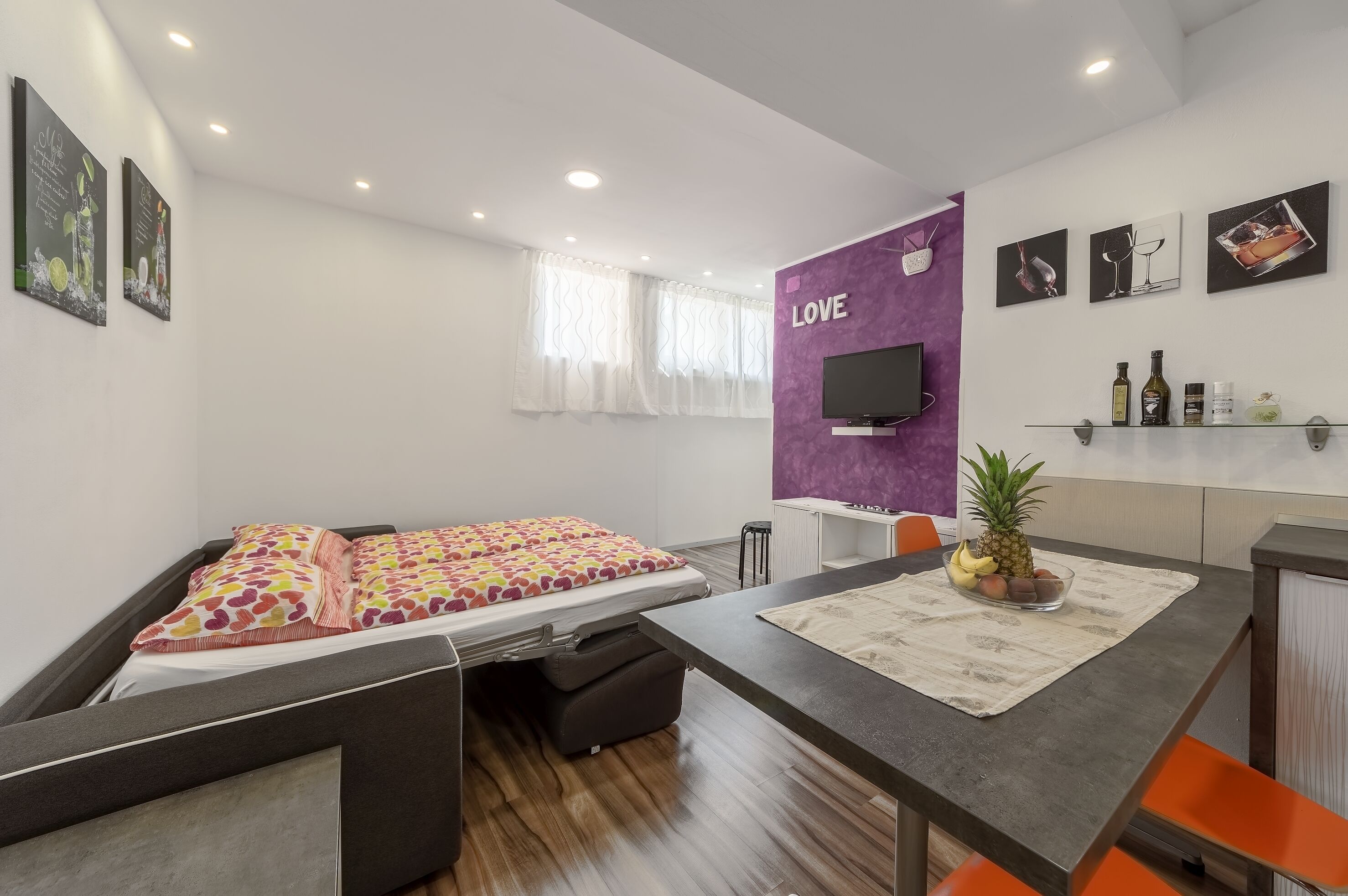 1 bedroom, desk, iron/ironing board, WiFi