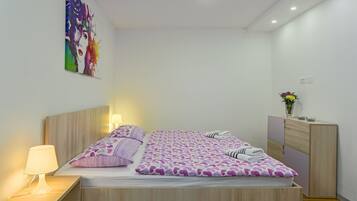 1 bedroom, desk, iron/ironing board, WiFi