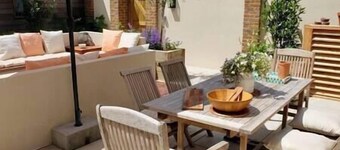 Luxury Coach House in countryside.  Lovely space.  Log fire.  Pet friendly!