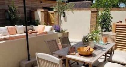 Luxury Coach House in countryside. Lovely space. Log fire. Pet friendly!