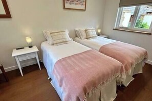 3 bedrooms, iron/ironing board, travel cot, free WiFi