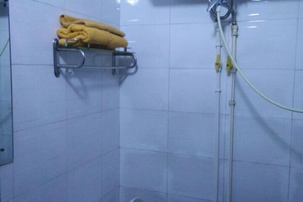 Bathroom - Jinma hotel in Urumqi (Urumqi)