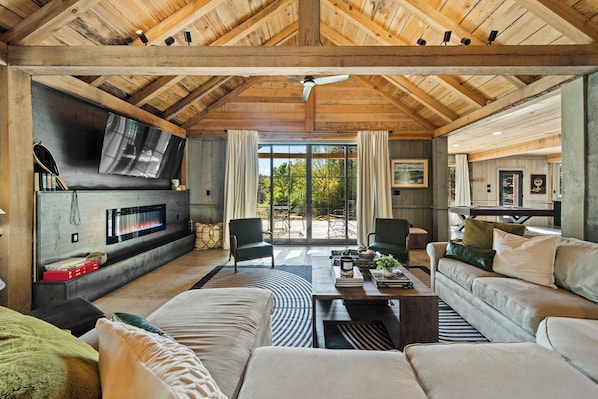 TV connectée, cheminée