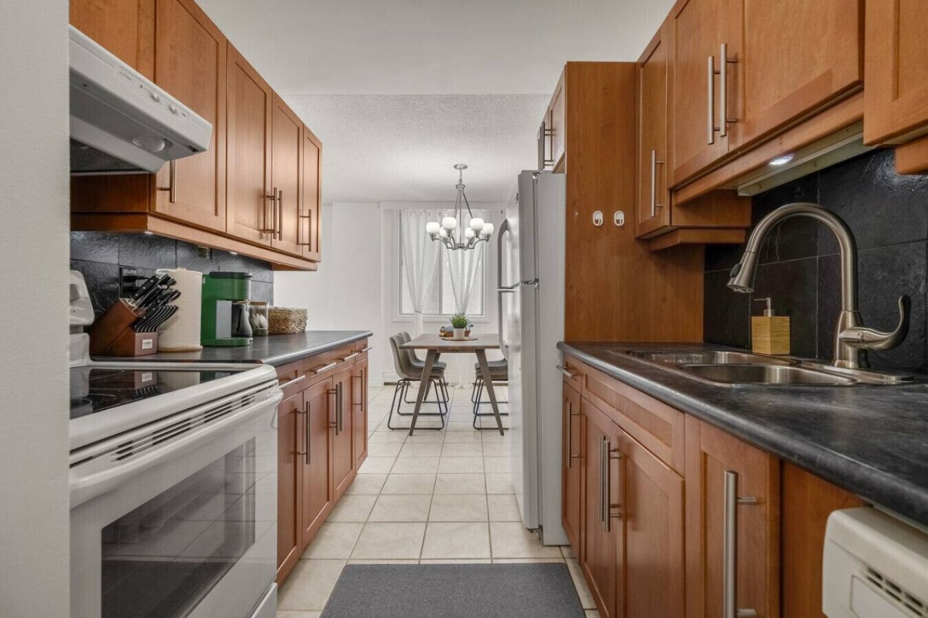 Refrigerador, microondas, horno, placa de cocina