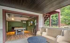 独立别墅, 多张床, 阳台, 山景 (Creekside Hideaway at The Farm) | 室外用餐