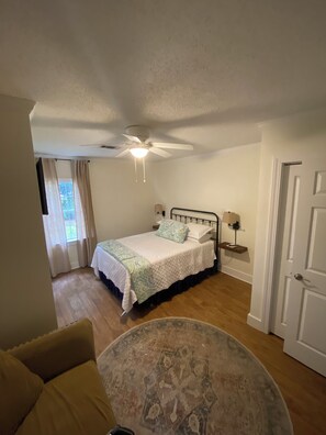 3 quartos, ferros/tábuas de passar roupa, Wi-Fi, roupa de cama