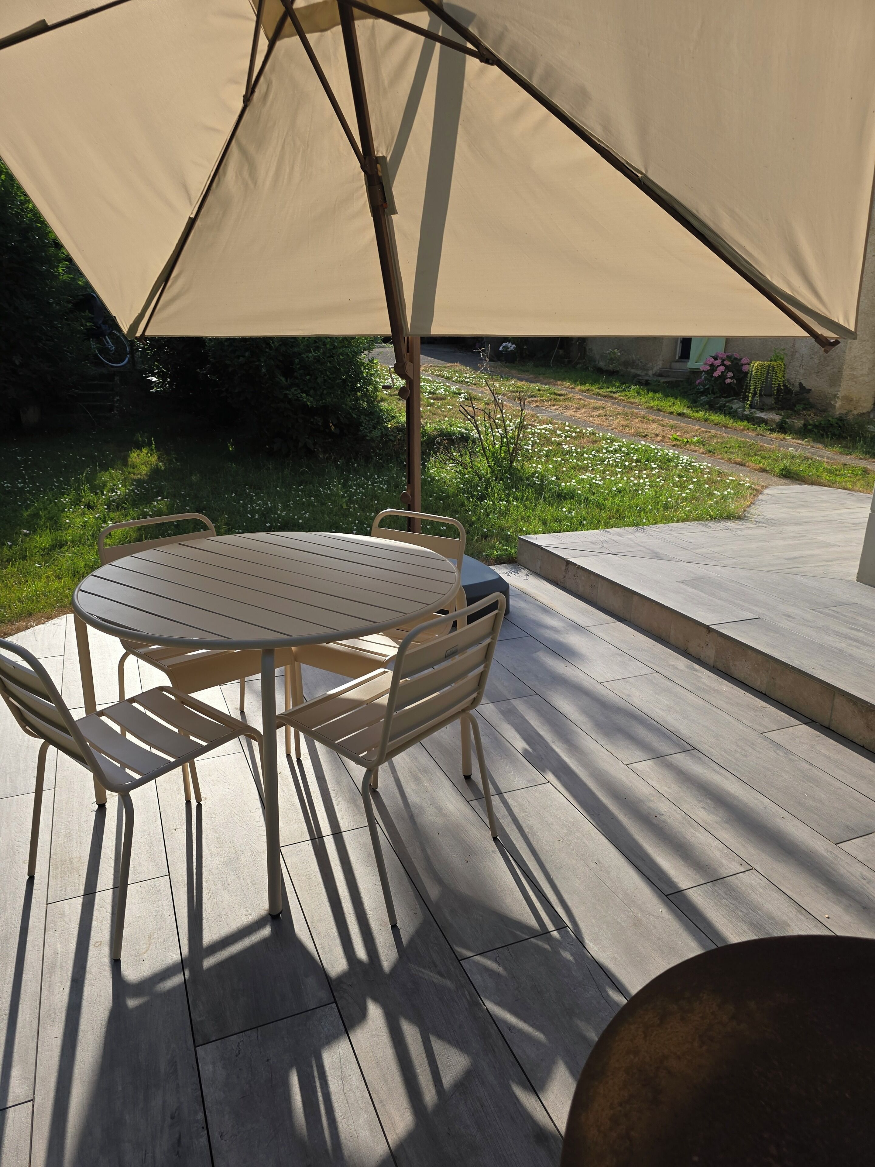 屋外ダイニングエリア