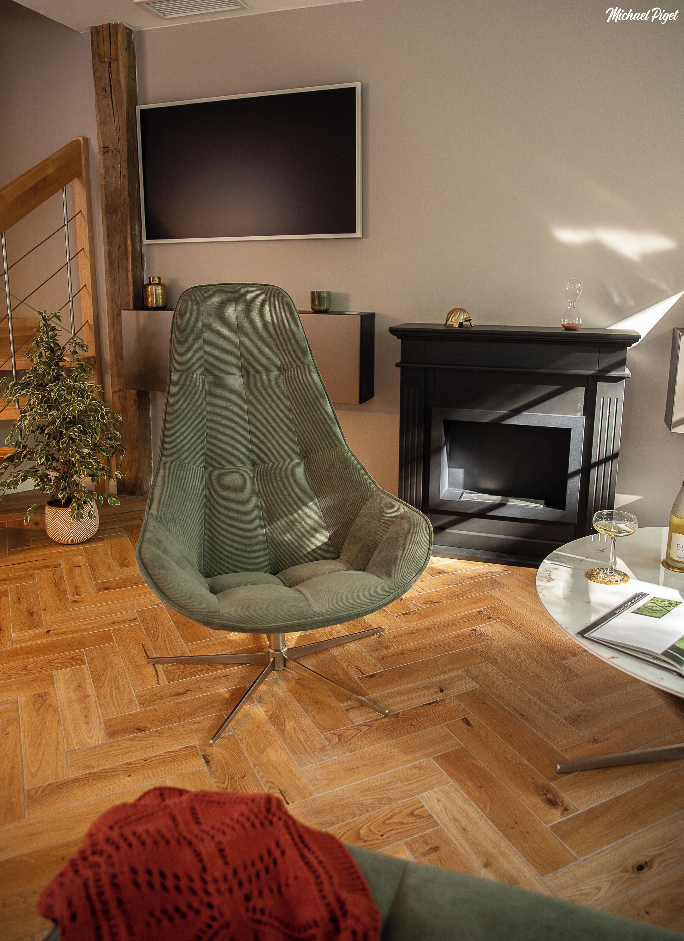 TV, fireplace, ping pong