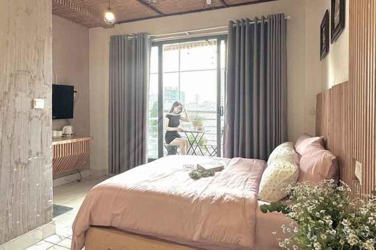 Premium bedding, pillowtop beds, in-room safe, desk