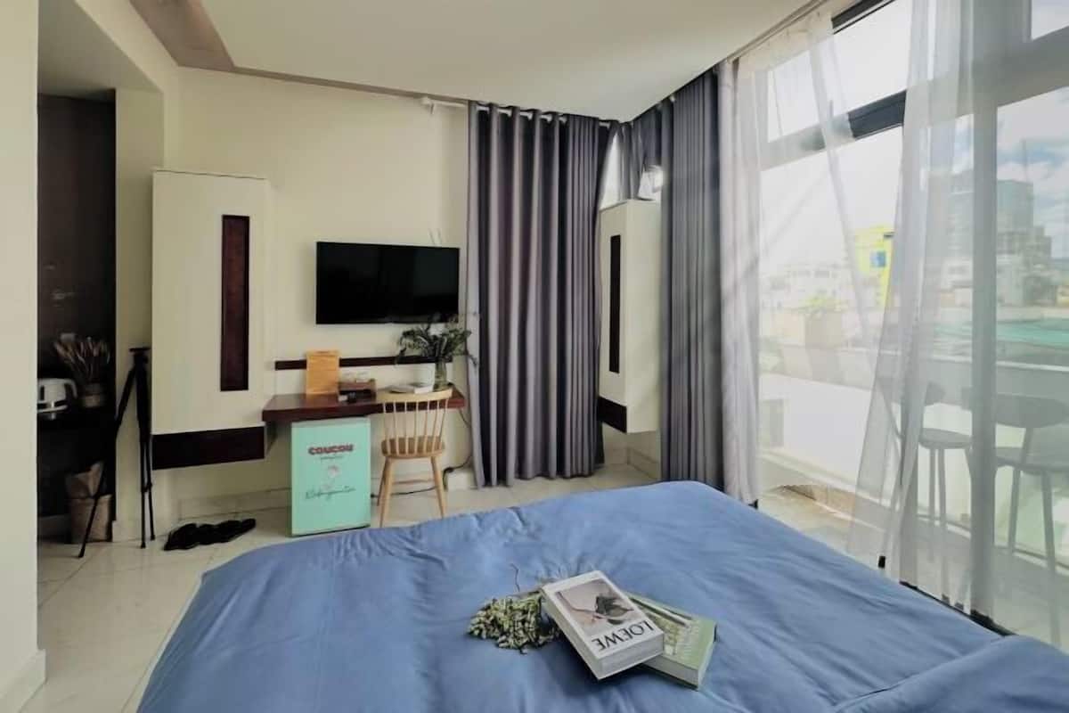 Premium bedding, pillow-top beds, in-room safe, desk
