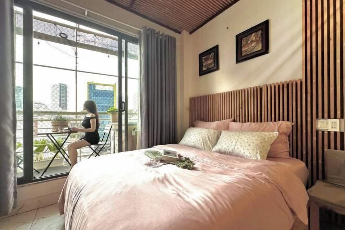 Premium bedding, pillow-top beds, in-room safe, desk