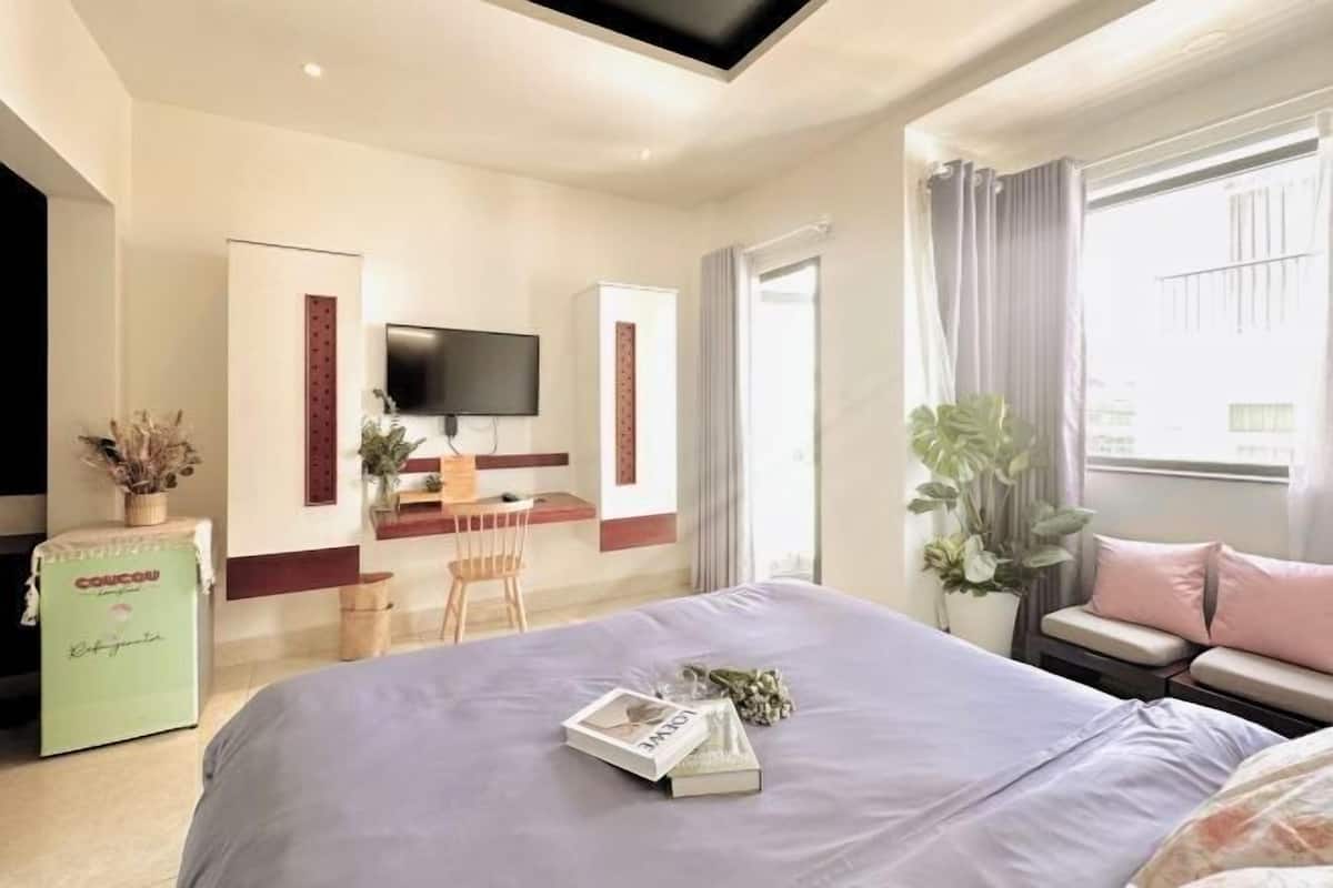 Premium bedding, pillow-top beds, in-room safe, desk