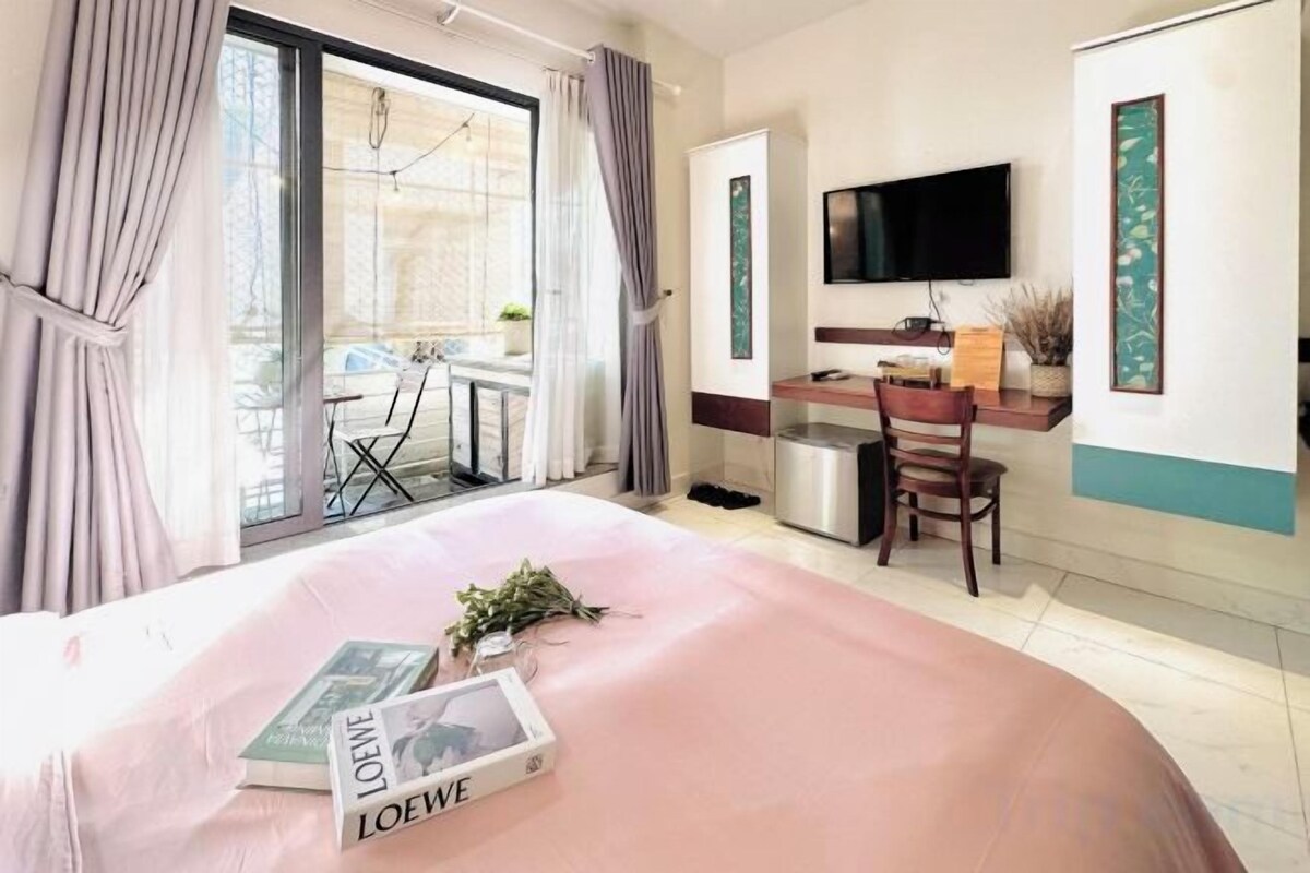 Premium bedding, pillowtop beds, in-room safe, desk