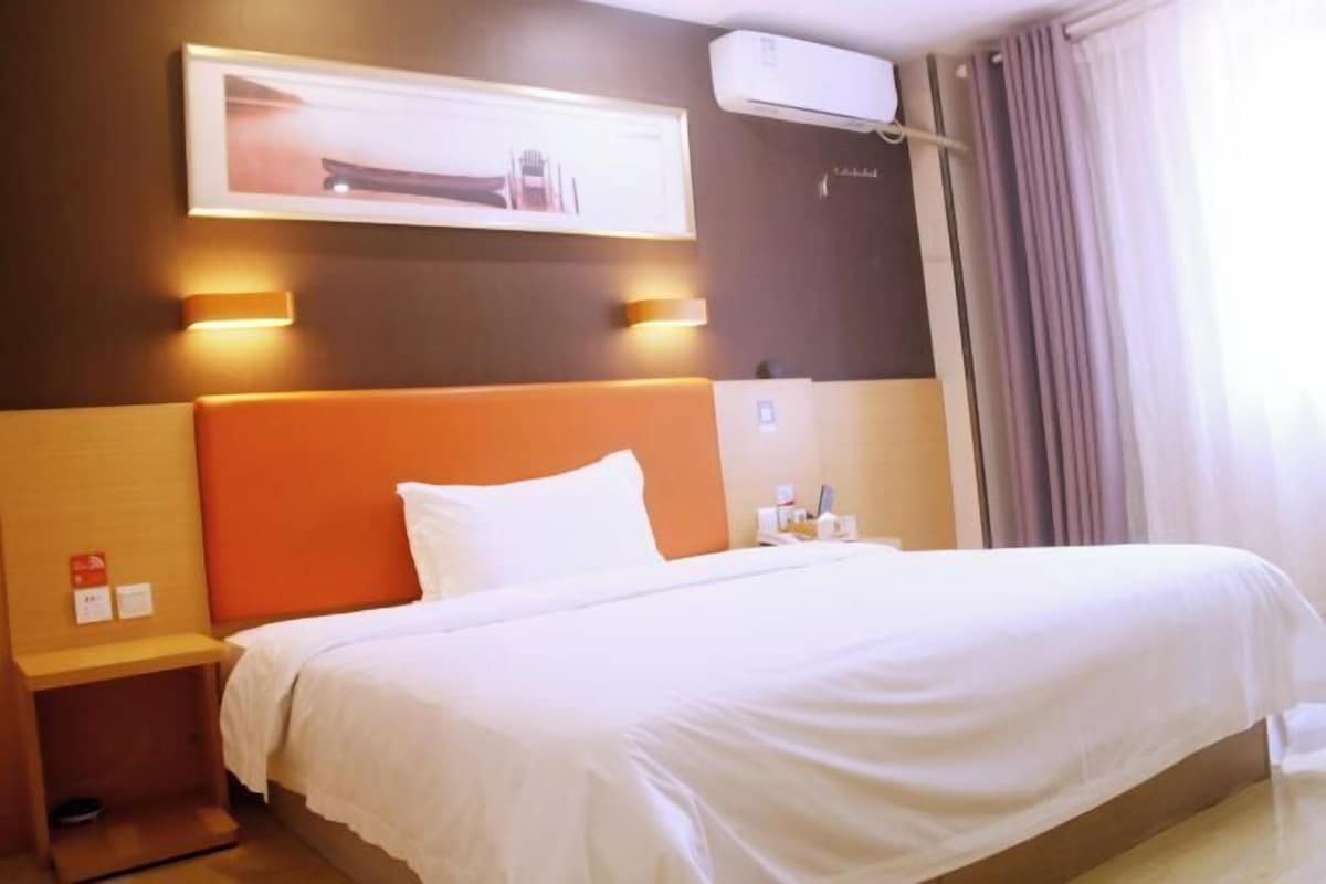 Bàn, bộ trải giường 