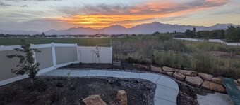 Mountain-View Studio / Hot Tub / 22 Min to Salt Lake City / Private Entry