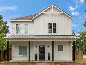 Exterior - A&M Game House with Indoor Slide - Sleeps 12 (College Station)