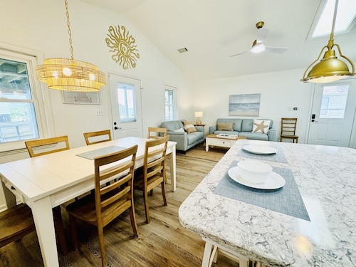 💥New Listing💥Amazing Ocean Views! 2 Minute Walk to Beach, Hot Tub, Game Room💥