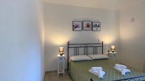 2 bedrooms, bed sheets - Charming 2-bedroom house in pleasant Torre San Giovanni with AC (Torre San Giovanni)