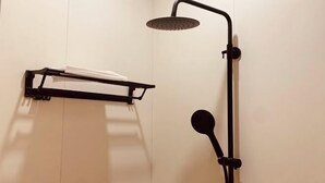 A shower with a handheld showerhead and a wall-mounted towel rack. - Xinxin Youth Hostel (Shenzhen Window of the World) (Shenzhen)