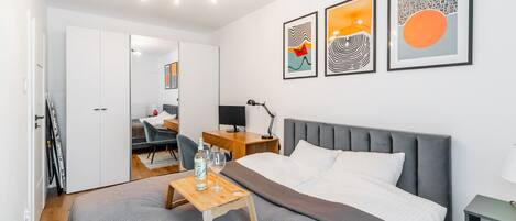 1 bedroom, desk, iron/ironing board, free WiFi